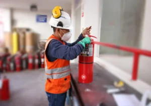 Por qué la recarga de extintores en acero inoxidable exige protocolos especializados