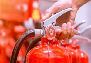 Cómo elegir equipos seguros con venta de extintores certificada